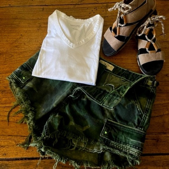 Women's Free People "We the Free" Green Camo Shorts 6 - Picture 1 of 15